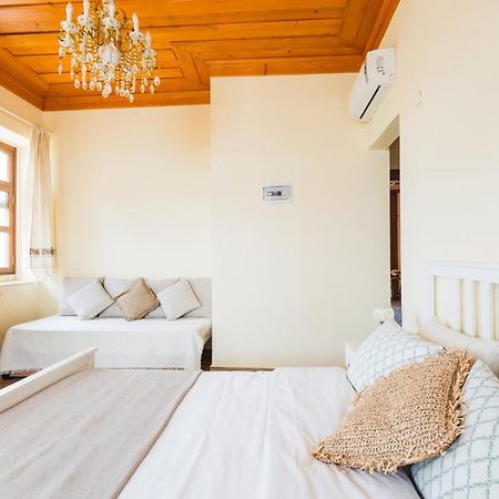 Lavantali Konak Otel Restoran Seferihisar Esterno foto