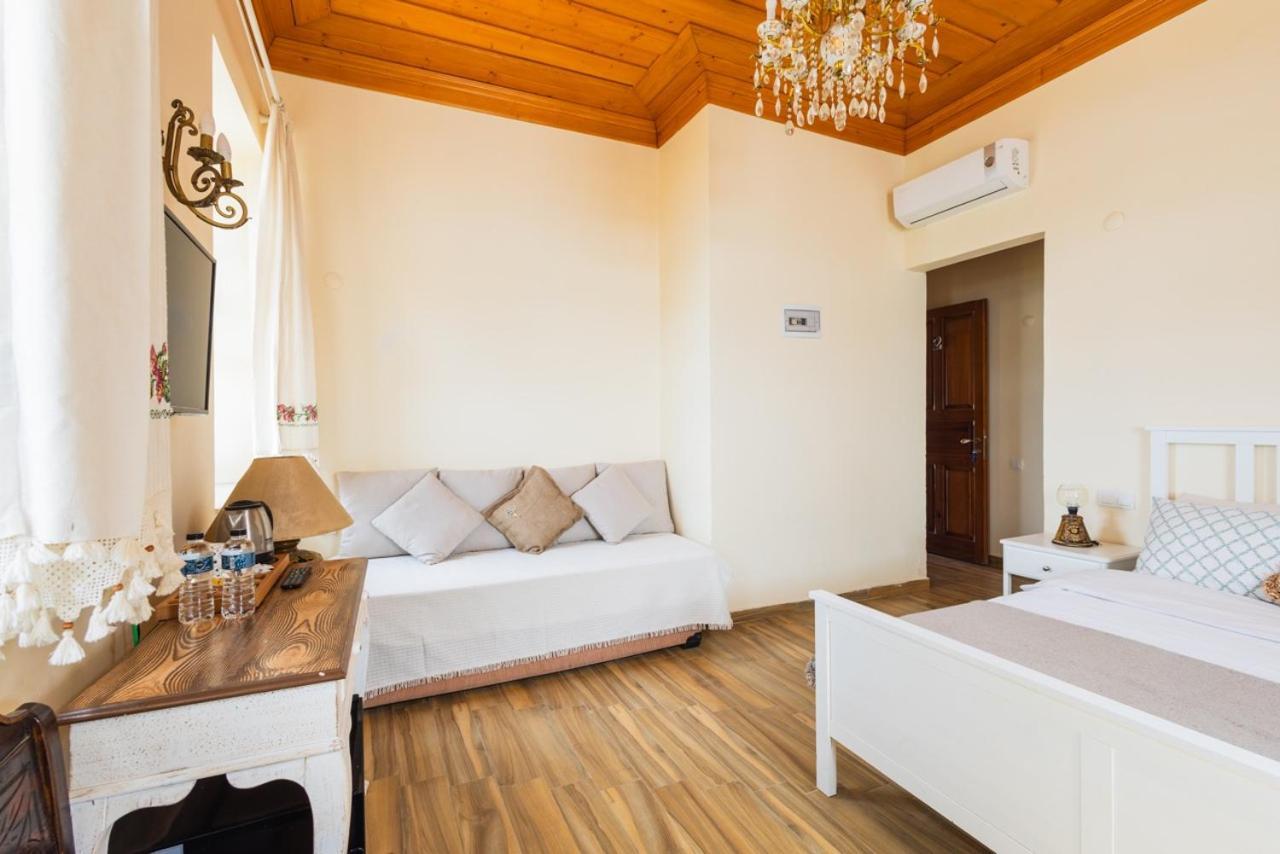 Lavantali Konak Otel Restoran Seferihisar Esterno foto