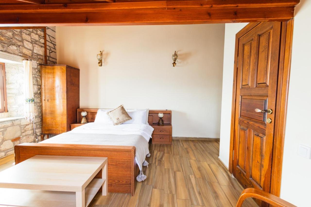 Lavantali Konak Otel Restoran Seferihisar Esterno foto