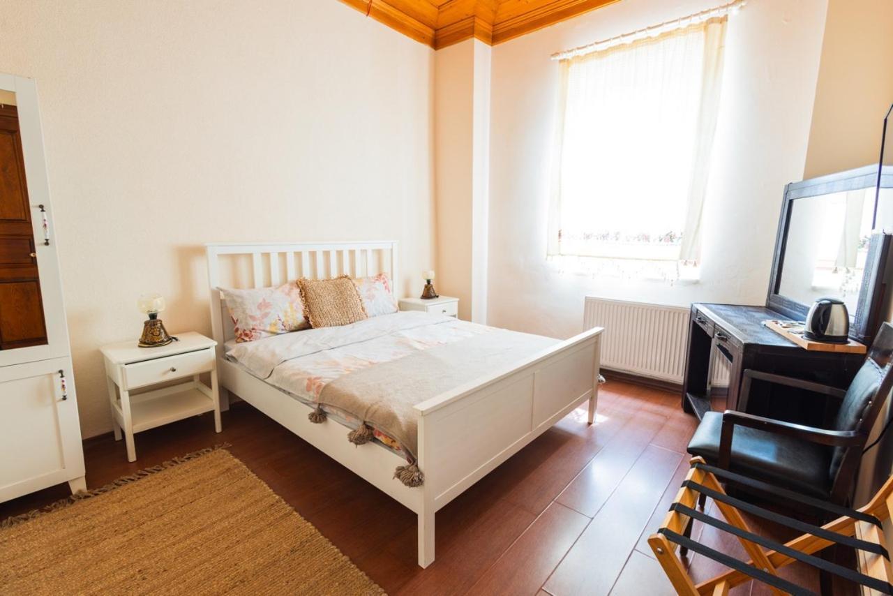 Lavantali Konak Otel Restoran Seferihisar Esterno foto