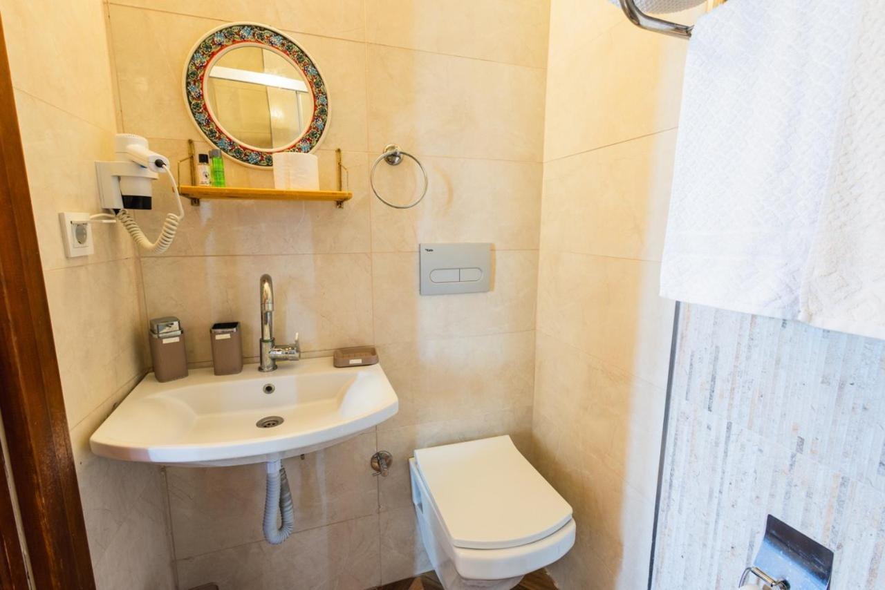 Lavantali Konak Otel Restoran Seferihisar Esterno foto